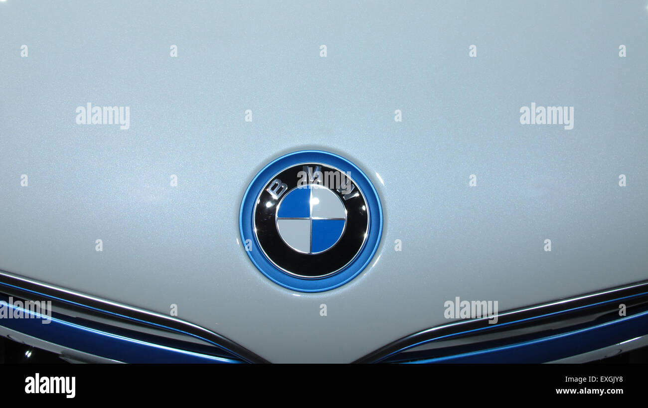 BMW i8 Logo: Biểu Tượng Của Tương Lai Xe Hybrid Thể Thao 2 bmw i8 logo - Hình 3