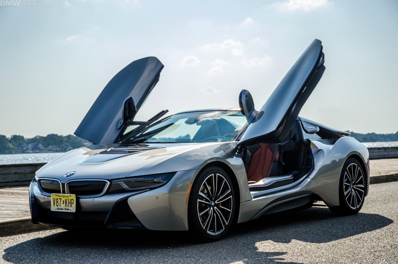 BMW i8 MSRP: Giá niêm yết, các phiên bản và chi phí lăn bánh chi tiết nhất 3 bmw i8 msrp - Hình 3