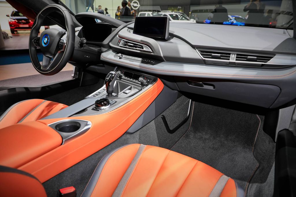 BMW i8 Nội Thất: Đẳng Cấp Công Nghệ Và Sự Kết Hợp Hoàn Hảo Giữa Tương Lai Và Sang Trọng 1 bmw i8 nội thất - Hình 5