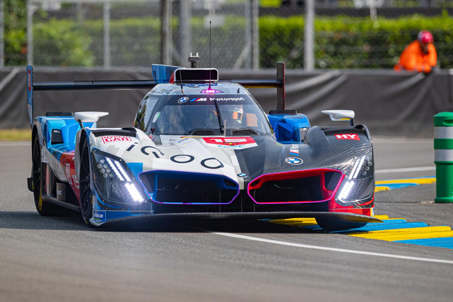 BMW Le Mans: Hành Trình Huyền Thoại Tại Giải Đua Sức Bền Khắc Nghiệt Nhất Thế Giới 4 bmw le mans - Hình 1