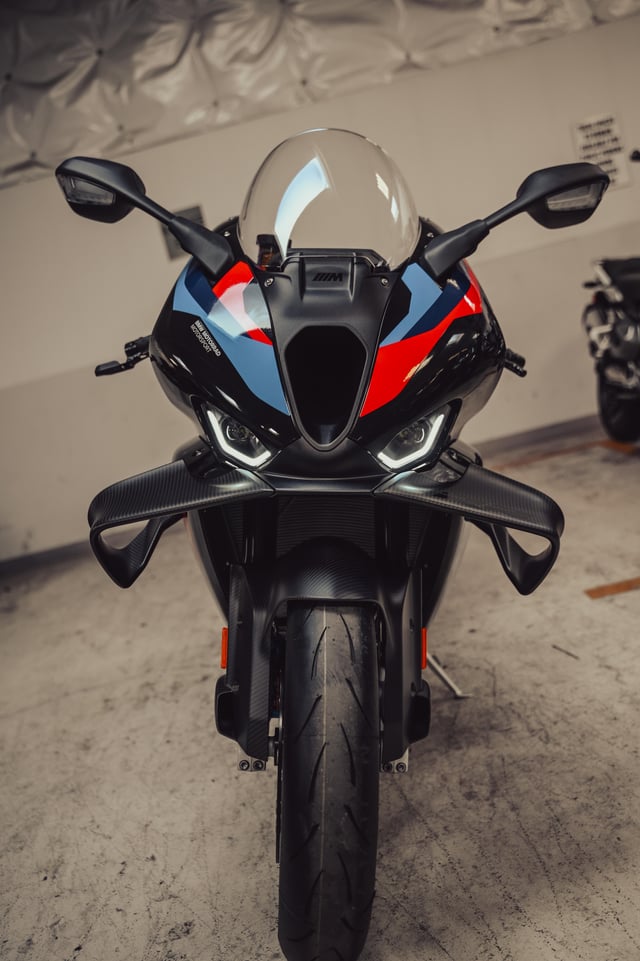 BMW M1000RR: Đỉnh Cao Vận Hành Của Dòng Superbike Đức 2 bmw m1000rr - Hình 4