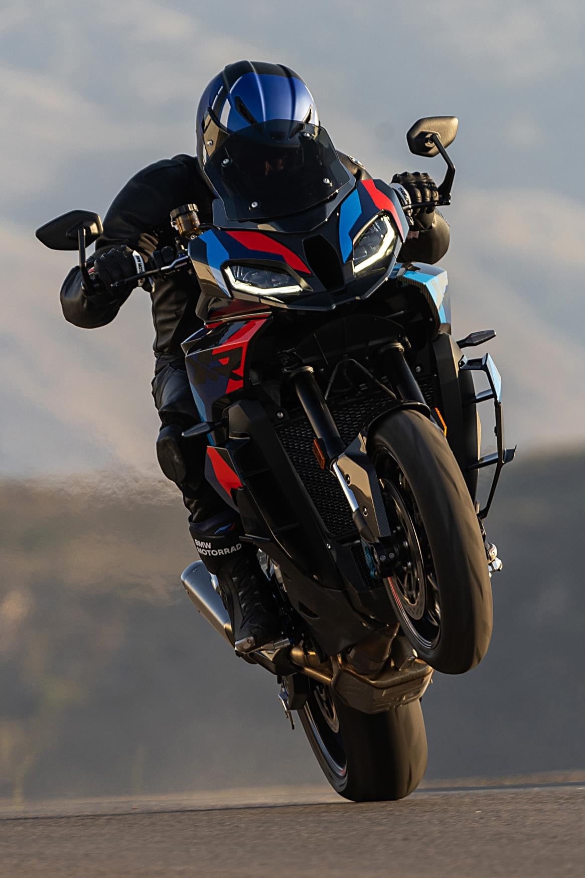 BMW M1000XR: Đỉnh Cao Mới Của Dòng Sport-Touring – Phân Tích Chi Tiết Từ A Đến Z 1 bmw m1000xr - Hình 4