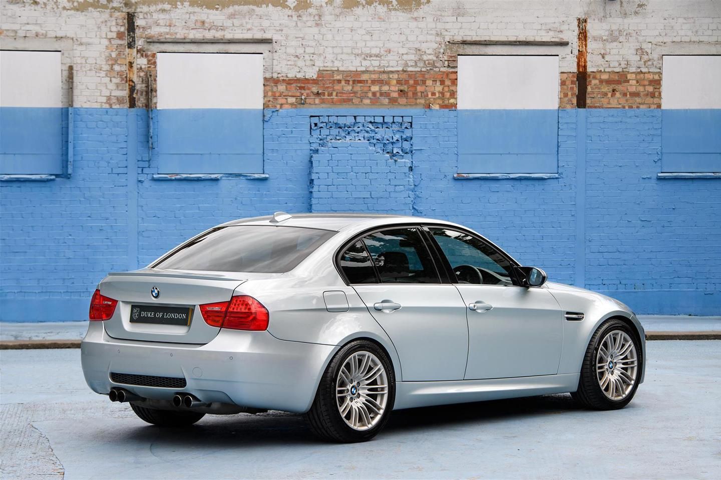 BMW M3 E90: Huyền Thoại V8 Hút Khí Tự Nhiên Đỉnh Cao 2 bmw m3 e90 - Hình 1