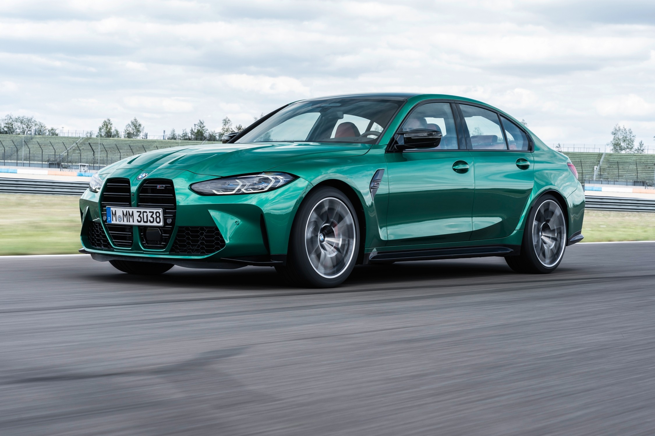 BMW M3 Giá Bao Nhiêu? Bảng Giá Chi Tiết, So Sánh Phiên Bản & Kinh Nghiệm Mua Xe 2025 2 bmw m3 giá - Hình 4