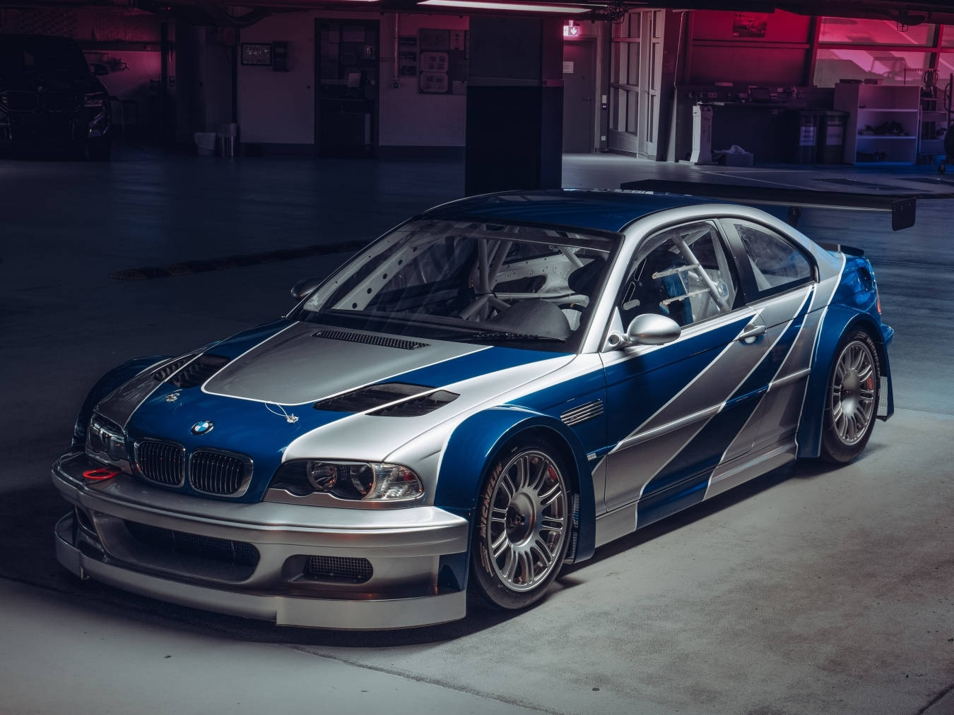 BMW M3 GTR: Huyền Thoại Đường Đua Và Biểu Tượng Văn Hóa Đại Chúng 4 bmw m3 gtr - Hình 1
