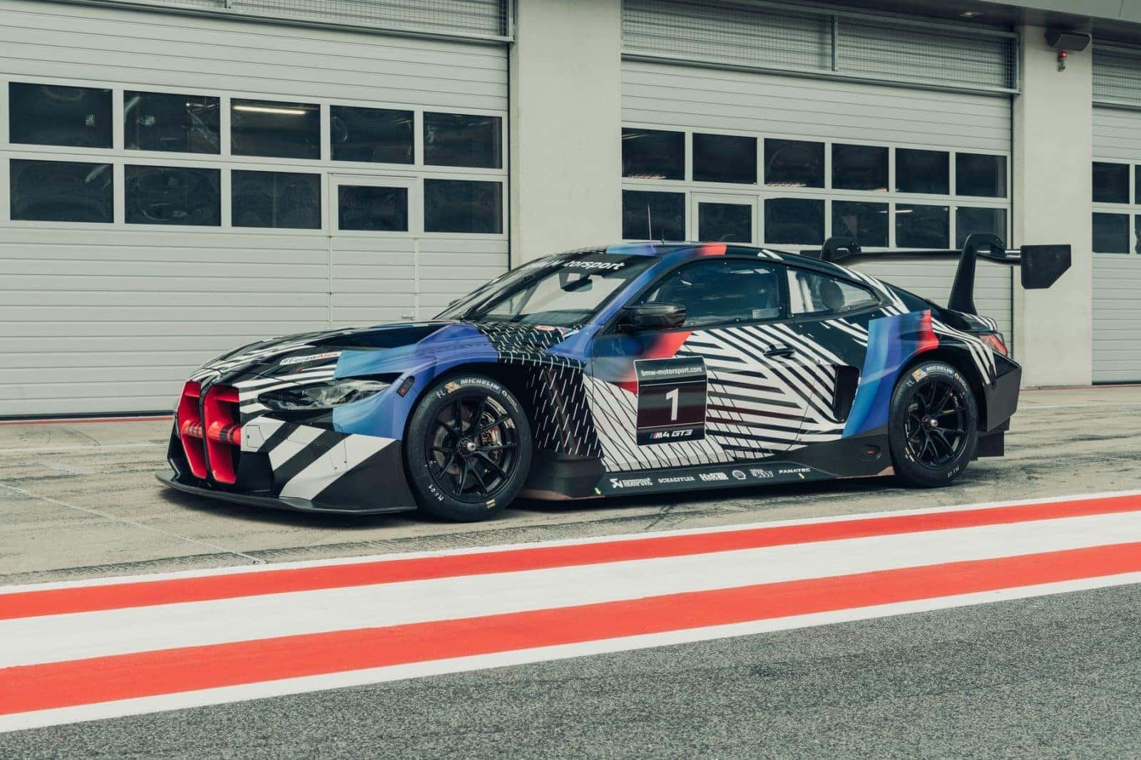 BMW M4 GT3: Tuyệt Tác Đường Đua Từ Bavaria – Hiệu Suất, Công Nghệ Và Di Sản 2 bmw m4 gt3 - Hình 2