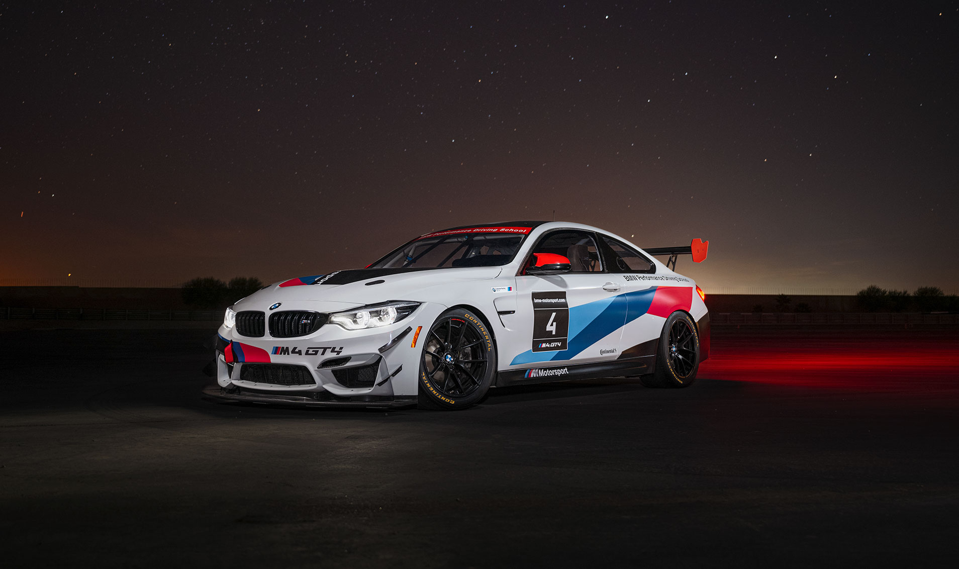 BMW M4 GT4: Đỉnh Cao Mới Của Dòng Xe Đua Thể Thao Đường Phố 2 bmw m4 gt4 - Hình 2