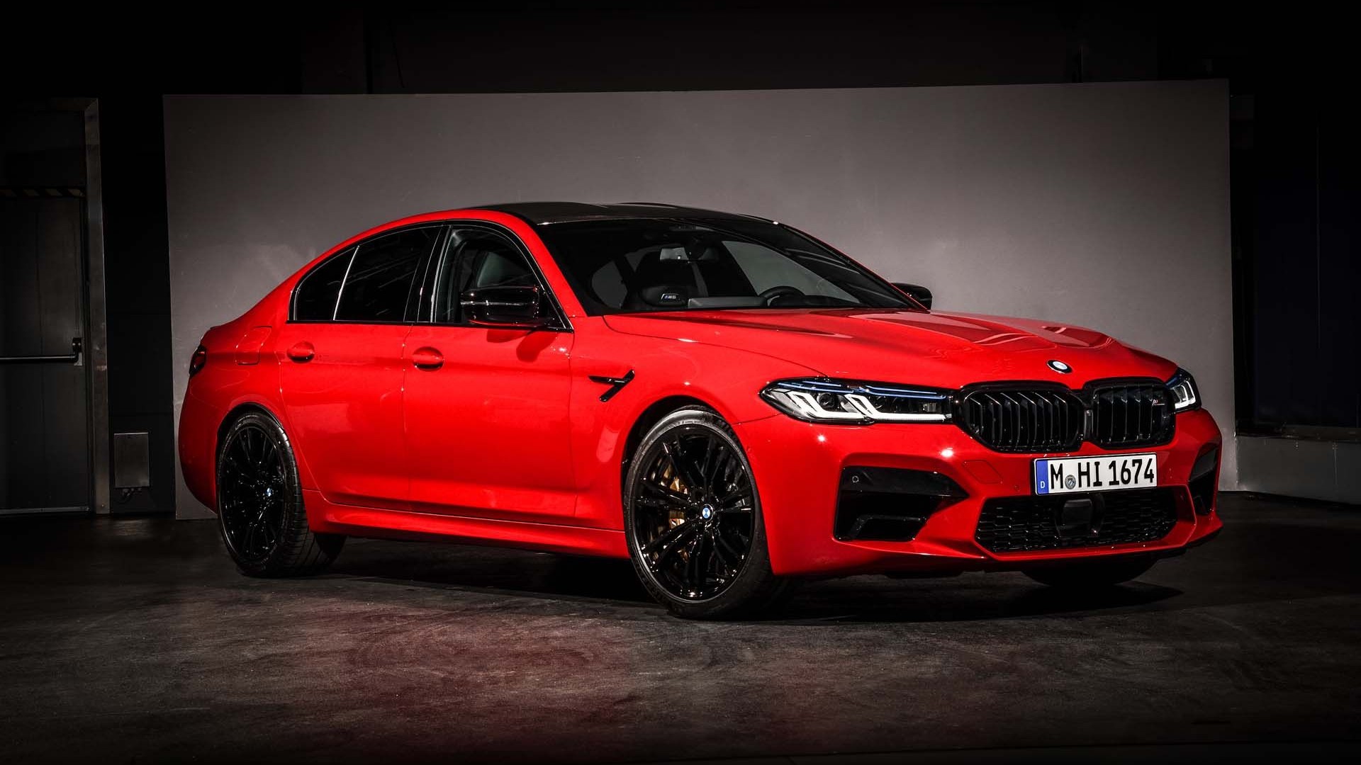 BMW M5: Huyền Thoại Sedan Hiệu Suất Cao Đã Định Nghĩa Lại Chuẩn Mực 4 bmw m5 - Hình 2