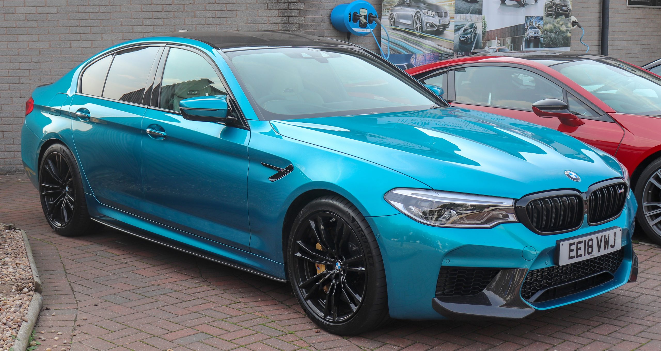 BMW M5: Huyền Thoại Sedan Hiệu Suất Cao Đã Định Nghĩa Lại Chuẩn Mực 1 bmw m5 - Hình 5