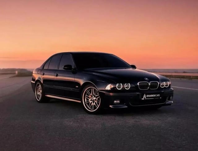 BMW M5 E39: Huyền Thoại Sedan Hiệu Suất Cao Vượt Thời Gian 2 bmw m5 e39 - Hình 3