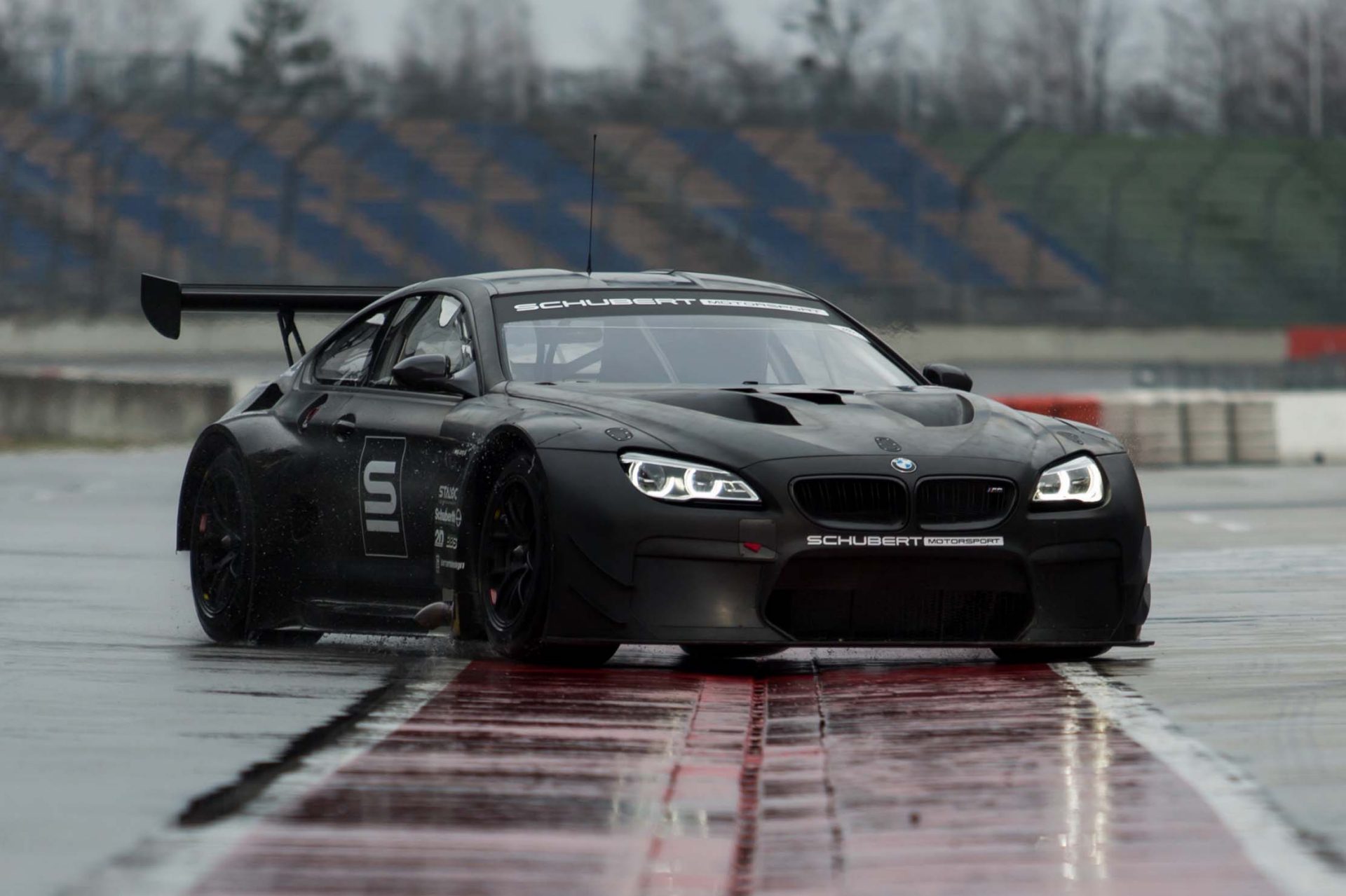 BMW M6 GT3: Cỗ Máy Đường Đua Chinh Phục Mọi Thử Thách 4 bmw m6 gt3 - Hình 2