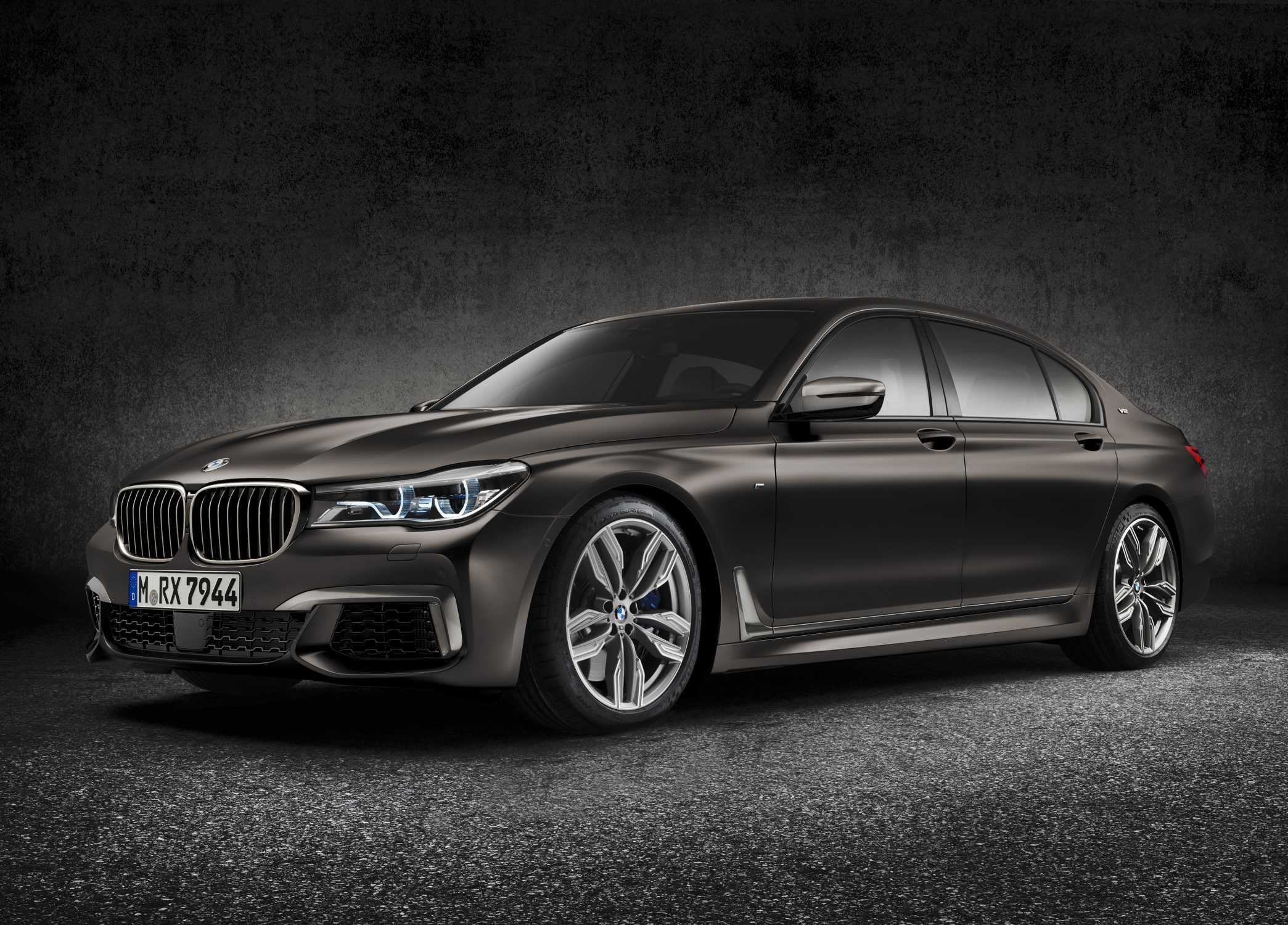 BMW M760Li xDrive: Đỉnh Cao Sức Mạnh Và Xa Hoa Trong Dòng 7 Series 1 bmw m760li xdrive - Hình 5