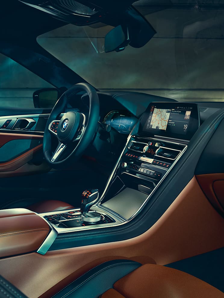 BMW M8 Interior: Đẳng Cấp Xa Hoa Và Công Nghệ Đỉnh Cao Trong Từng Chi Tiết 4 bmw m8 interior - Hình 2