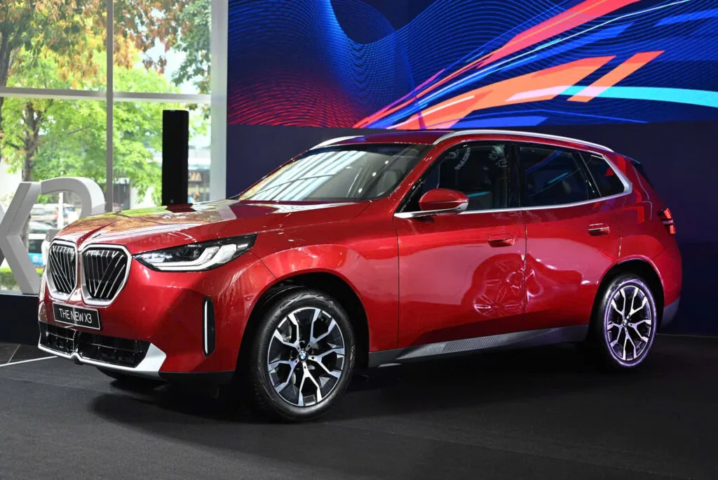 BMW Màu Đỏ: Biểu Tượng Của Tốc Độ, Đam Mê Và Cá Tính Trên Từng Cung Đường 2 bmw màu đỏ - Hình 4