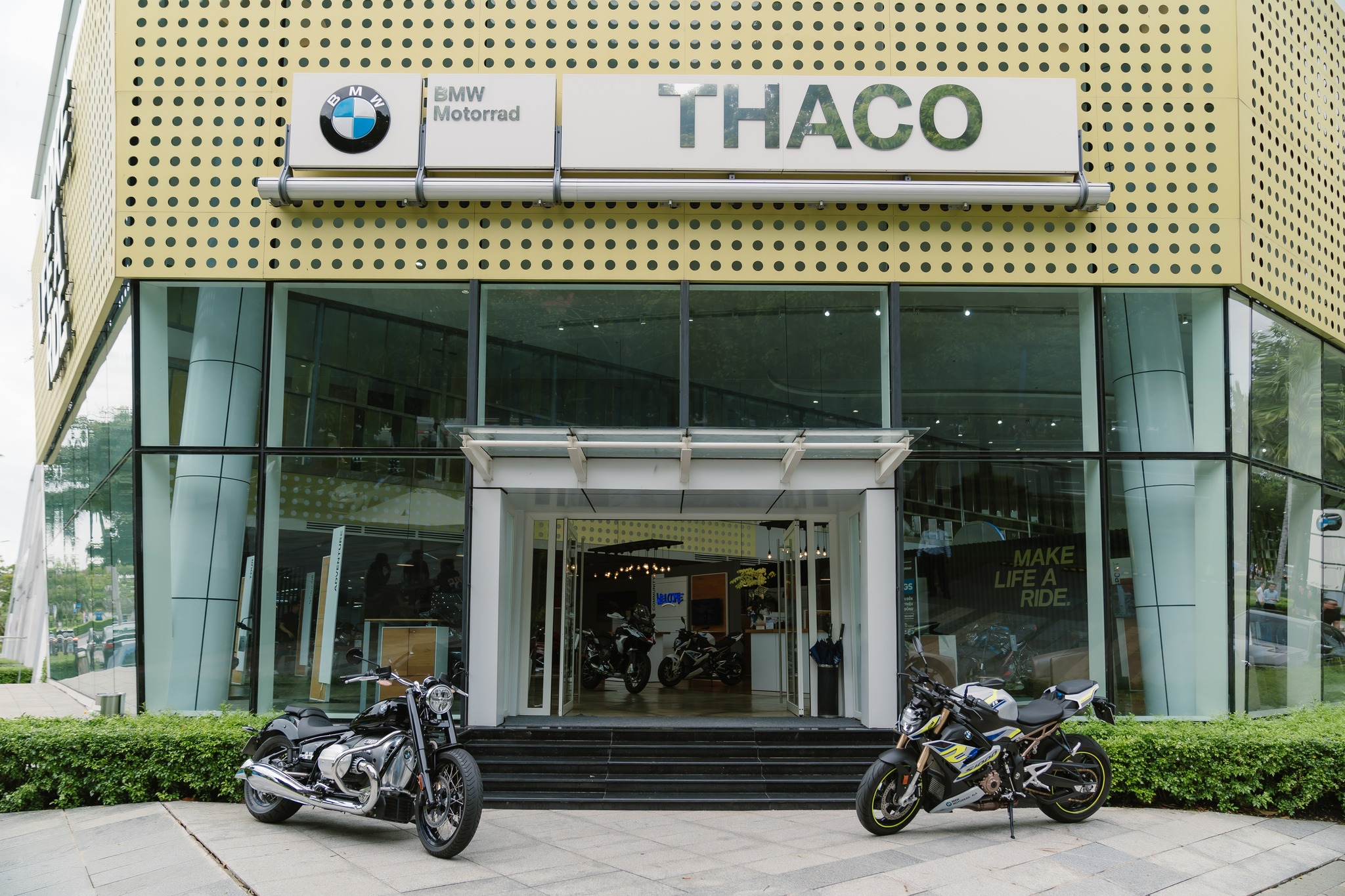 bmw motorrad showroom - Hình 2