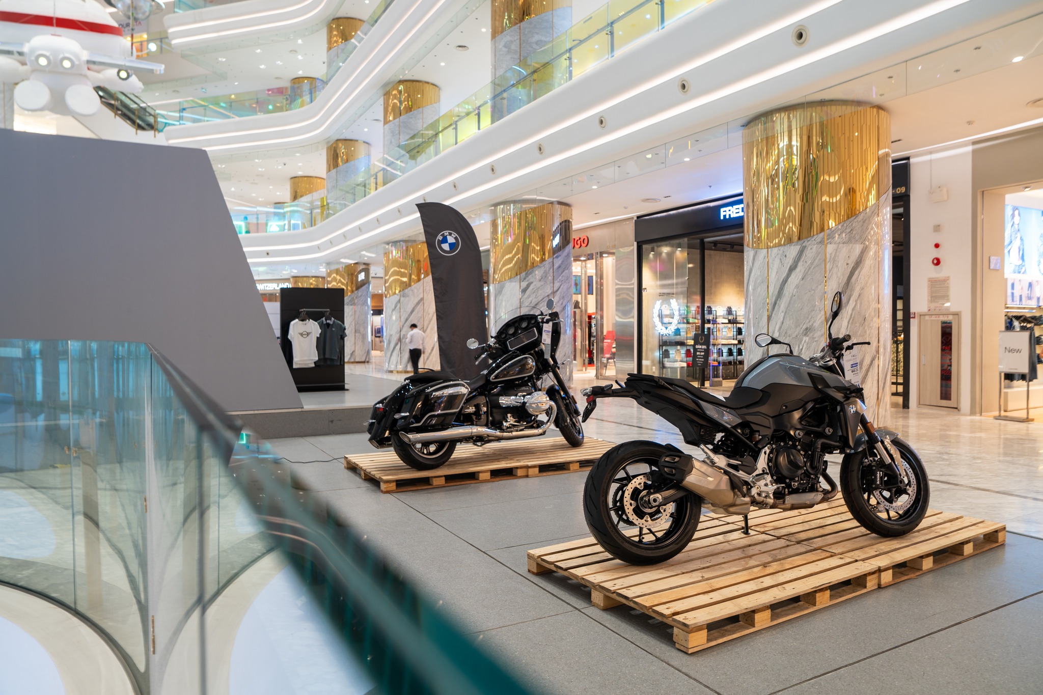 bmw motorrad showroom - Hình 3