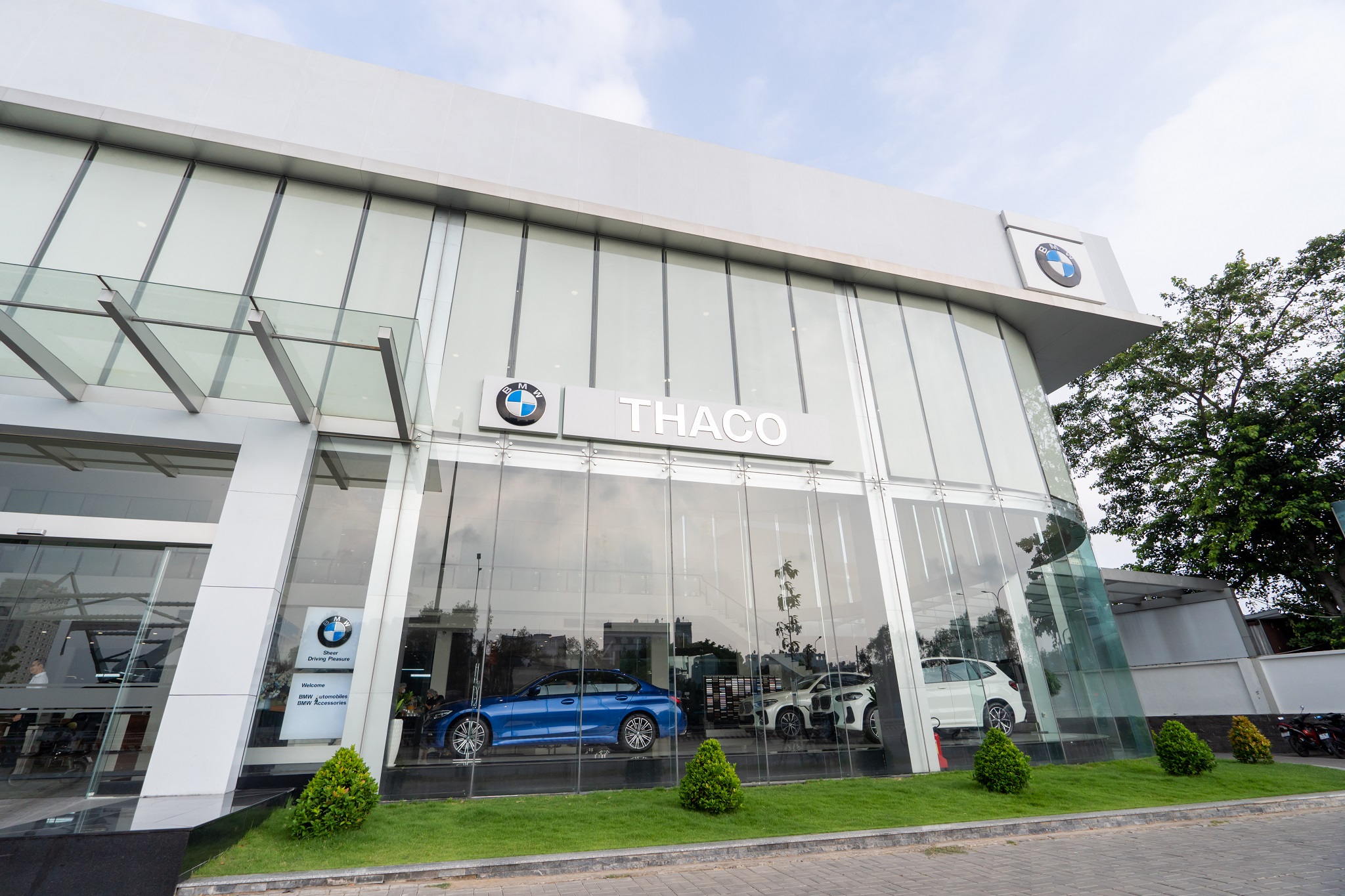 BMW Phú Mỹ Hưng: Đại Lý Chính Hãng, Dịch Vụ Cao Cấp Tại Khu Đô Thị Nam Sài Gòn 2 bmw phú mỹ hưng - Hình 4