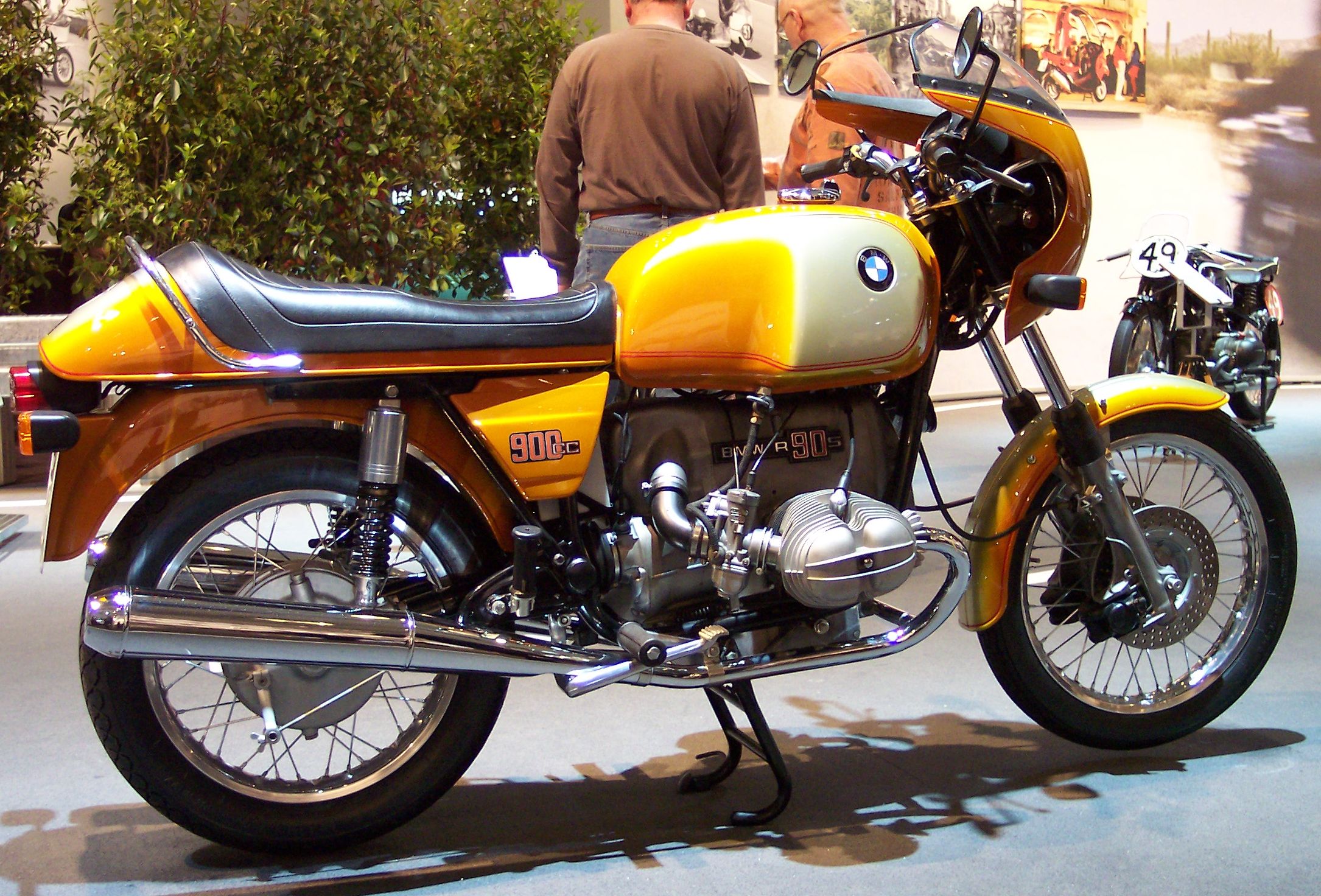 BMW R90: Huyền Thoại Boxer Hai Xi-Lanh Khuấy Động Làng Xe Cổ Điển 4 bmw r90 - Hình 2