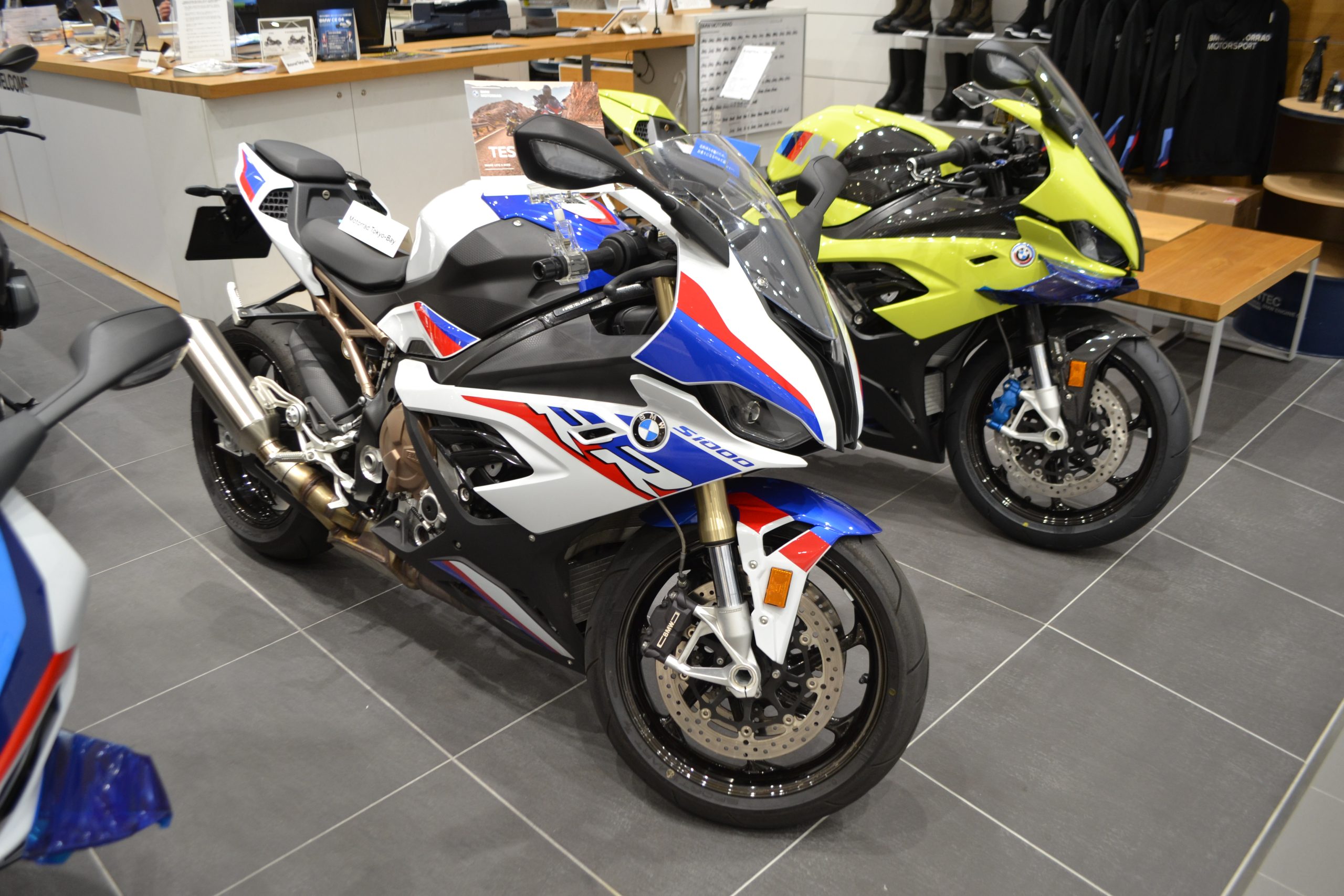 BMW S1000RR All Models: Lịch Sử, So Sánh Chi Tiết Từng Phiên Bản và Hướng Dẫn Chọn Mua 3 bmw s1000rr all models - Hình 2