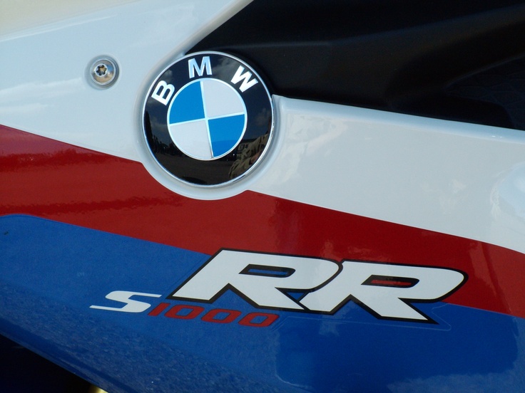 BMW S1000RR Logo: Biểu Tượng Sức Mạnh Và Đẳng Cấp Trên Từng Chi Tiết 4 bmw s1000rr logo - Hình 2