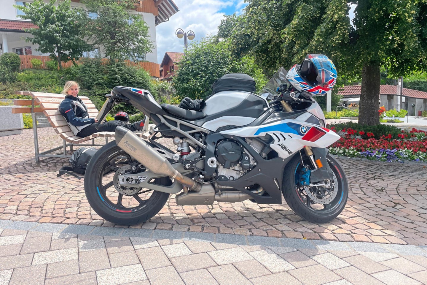 BMW S1000RR Touring: Sự Thật Về Chiếc Superbike Có Thể Đi Đường Dài 4 bmw s1000rr touring - Hình 1
