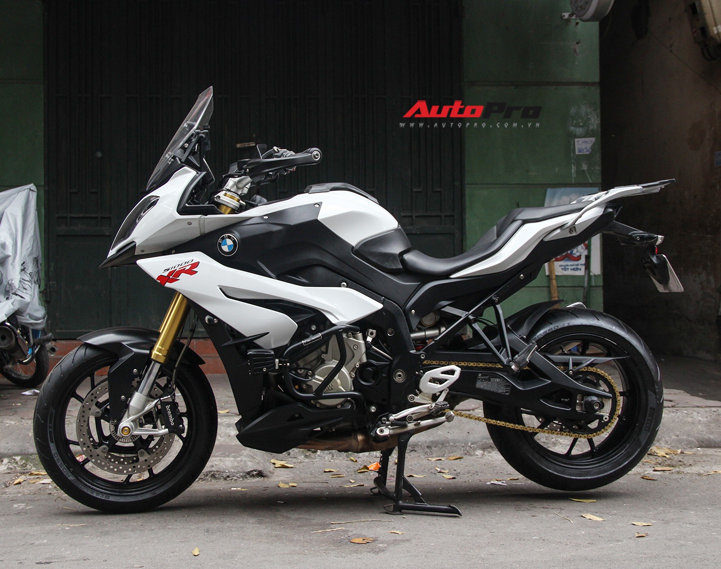 BMW S1000XR Giá Bao Nhiêu? Bảng Giá Chi Tiết và Đánh Giá Toàn Diện 2024 2 bmw s1000xr giá - Hình 3