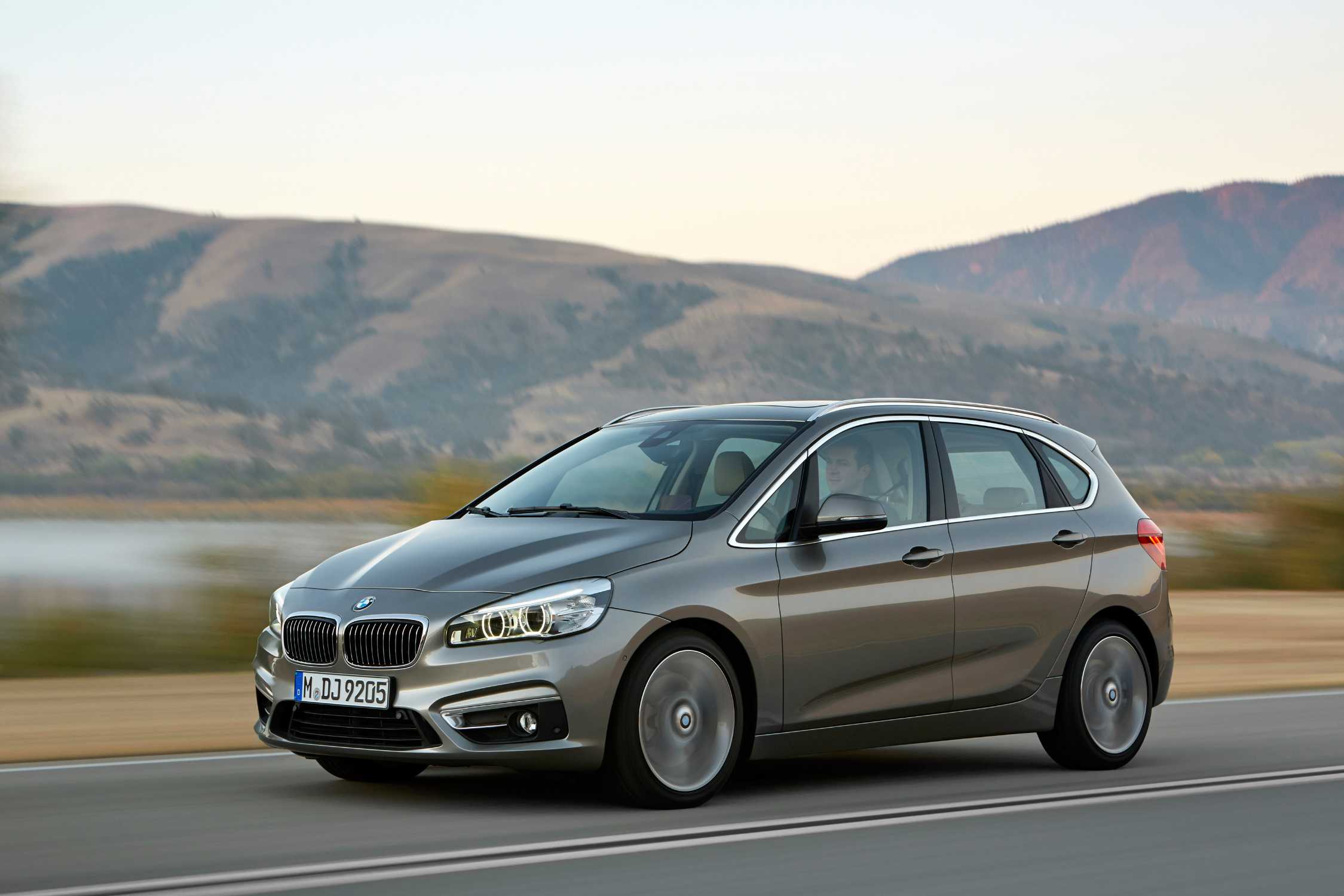 BMW Serie 2 Active Tourer: Đánh Giá Chi Tiết Từ A-Z Cho Người Mua Xe 3 bmw serie 2 active tourer - Hình 2