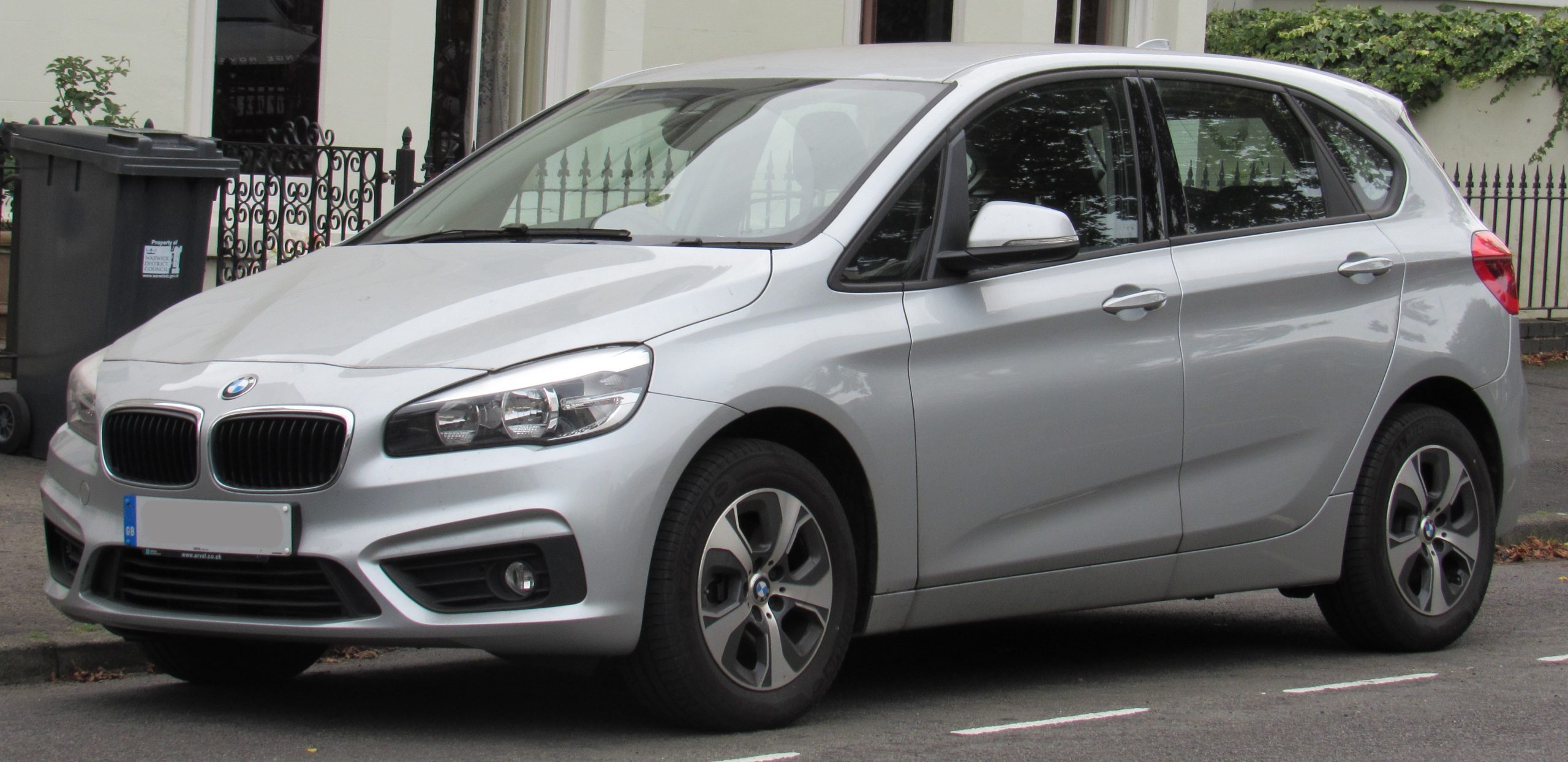 BMW Serie 2 Active Tourer: Đánh Giá Chi Tiết Từ A-Z Cho Người Mua Xe 1 bmw serie 2 active tourer - Hình 4