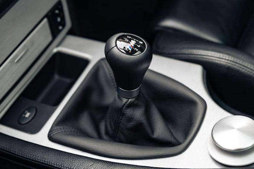 BMW Số Sàn: Trải Nghiệm Lái Thuần Khiết Giữa Thời Đại Số Tự Động 4 bmw số sàn - Hình 2