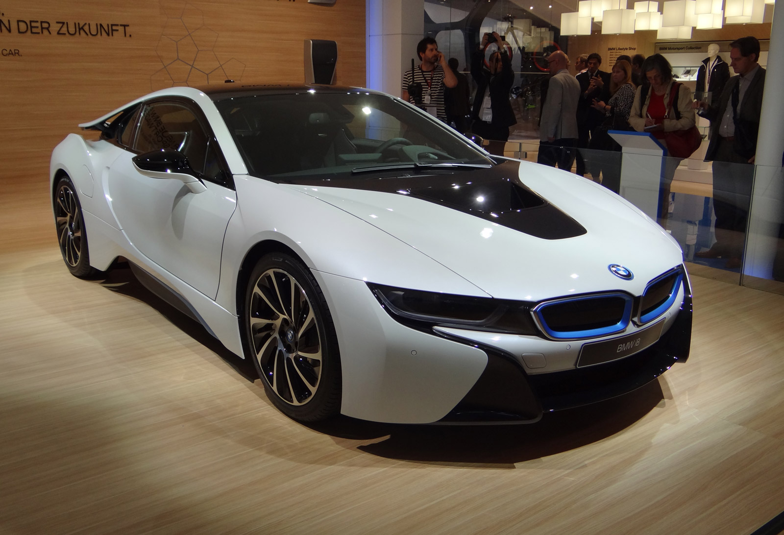 BMW Supercar i8: Huyền Thoại Hybrid Thể Thao Định Nghĩa Lại Tương Lai 3 bmw supercar i8 - Hình 2