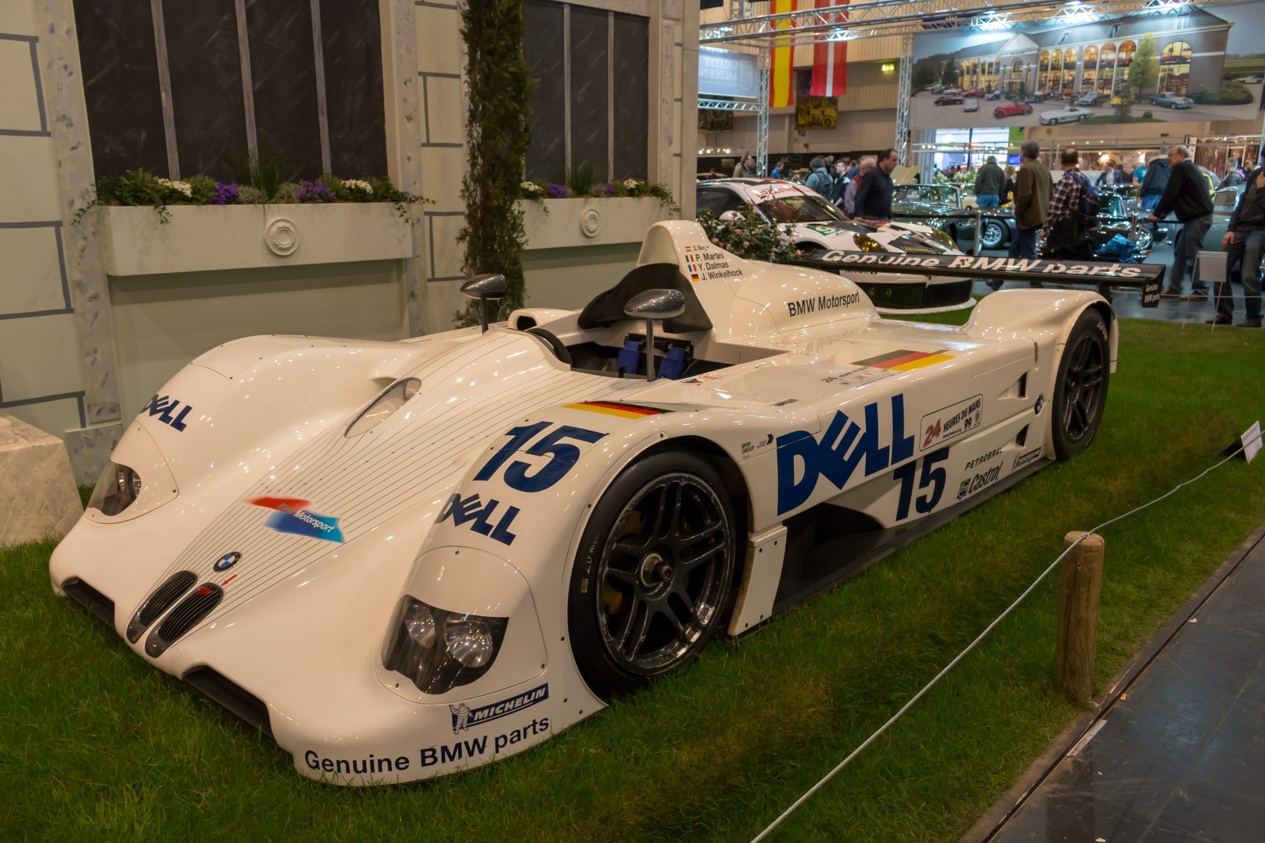 bmw v12 lmr - Hình 1