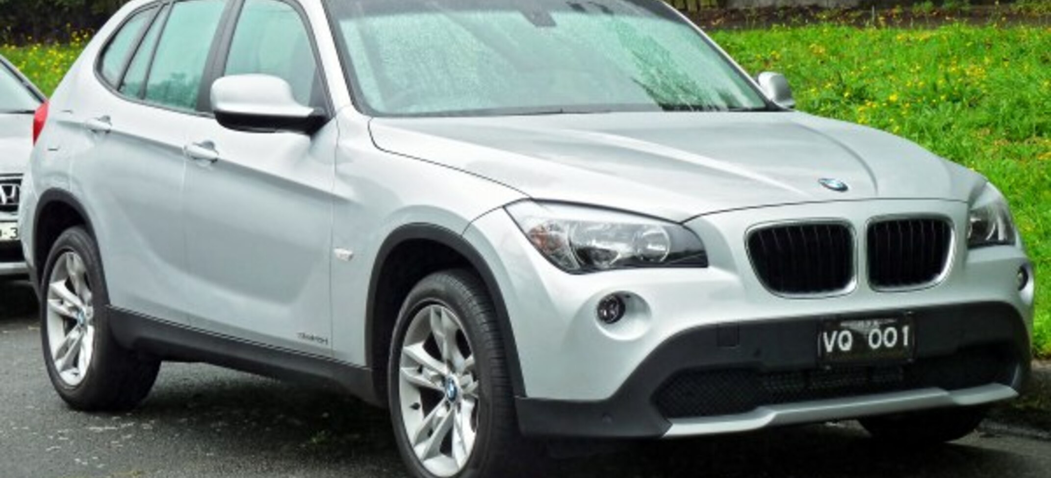 BMW X1 E84: Đánh giá chi tiết từ thiết kế, động cơ đến trải nghiệm vận hành 2 bmw x1 e84 - Hình 4