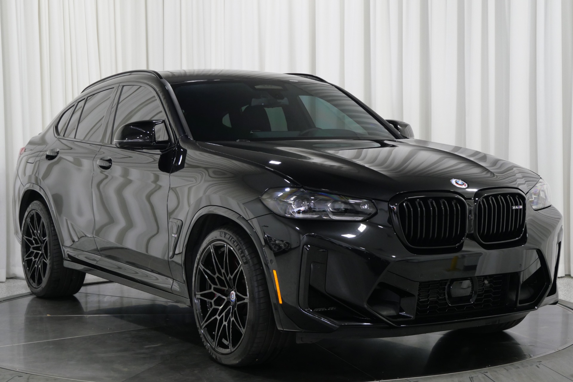 BMW X4 Black: Bí Mật Về Phiên Bản Sang Trọng Và Thể Thao Đầy Cá Tính 1 bmw x4 black - Hình 5