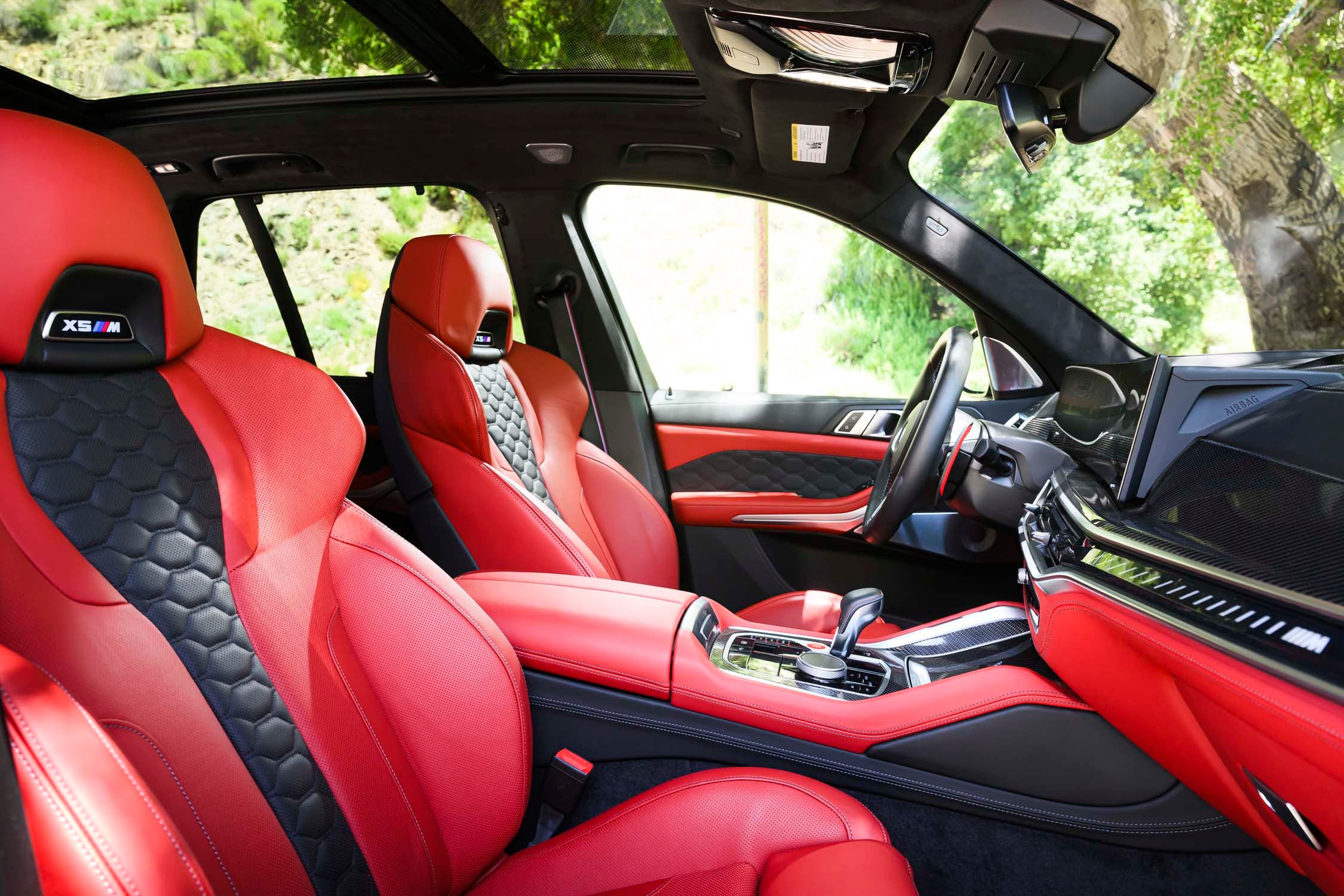 BMW X5M Interior: Đẳng Cấp Thể Thao Và Sang Trọng Trong Từng Chi Tiết 3 bmw x5m interior - Hình 1