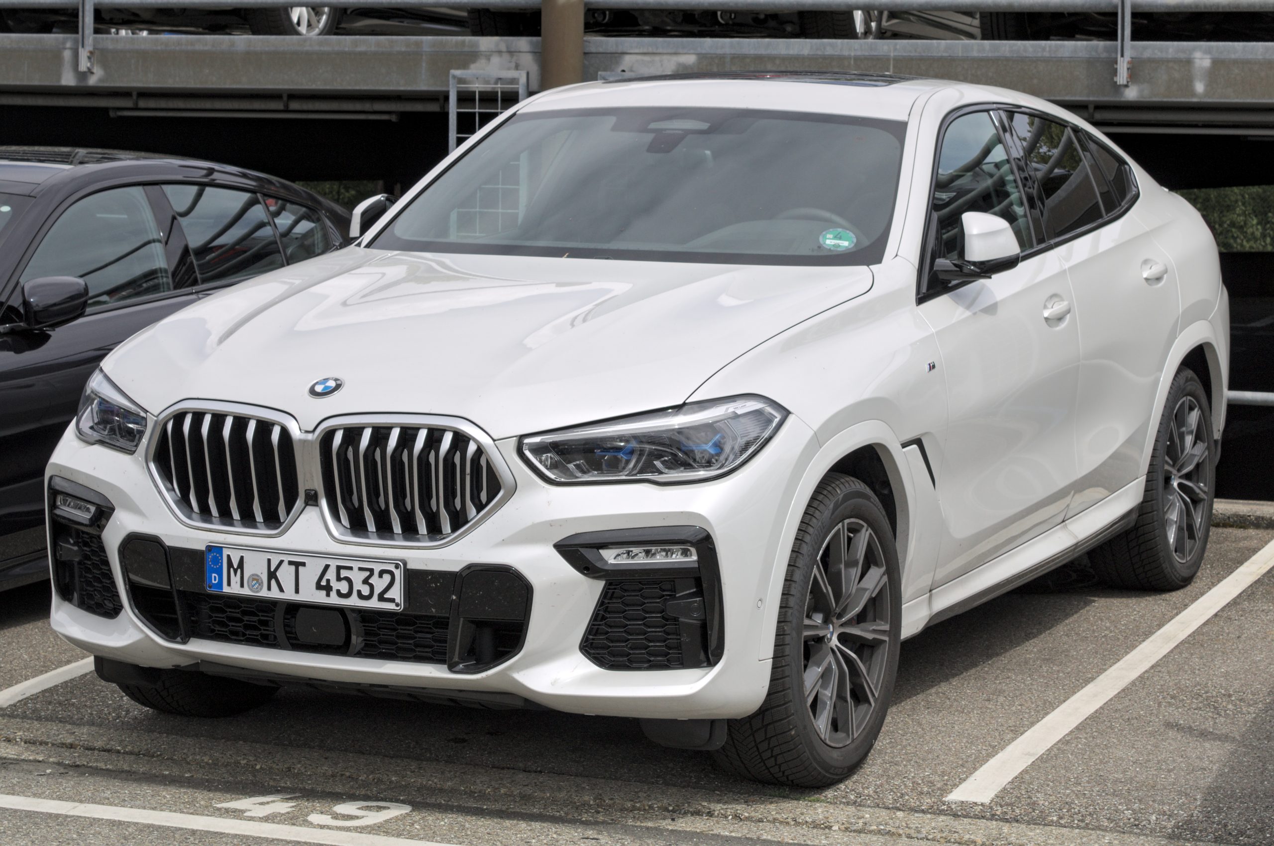 BMW X6: Đẳng Cấp SUV Coupe Định Nghĩa Phong Cách Và Hiệu Năng 4 bmw x6 - Hình 2