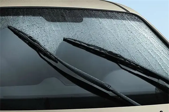 Hướng Dẫn Chi Tiết Cách Phun Nước Rửa Kính Xe Ô Tô Mazda 3 Hiệu Quả