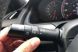 Hướng Dẫn Chi Tiết Cách Phun Nước Rửa Kính Xe Ô Tô Mazda 3 Hiệu Quả