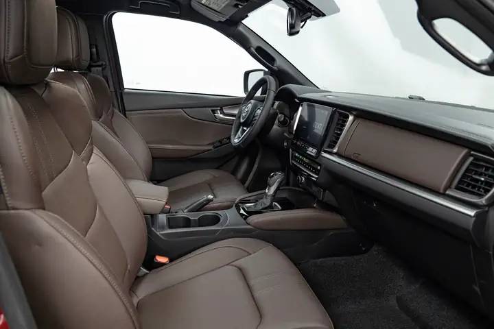 Hướng Dẫn Chi Tiết Cách Sử Dụng Cầu Điện Trên Xe Mazda Bt-50