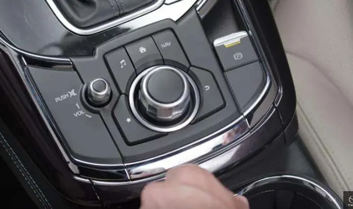 Hướng Dẫn Chi Tiết Cách Sử Dụng Phanh Tay Điện Tử Trên Mazda Cx-5