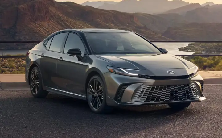 Cadillac Toyota: So Sánh Tổng Quan Các Dòng Xe Sang Và Bền Bỉ Của Hai Thương Hiệu