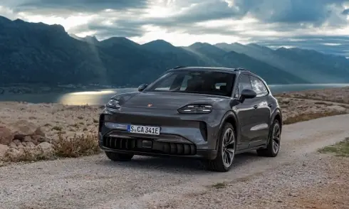 Có Nên Mua Hyundai Elantra 2.0 Hay Mazda 3 1.5: Đâu Là Lựa Chọn Tối Ưu Cho Bạn?