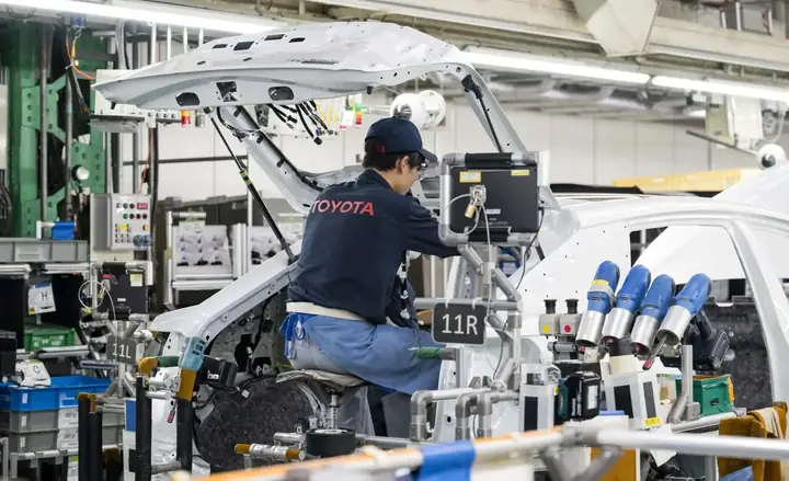 Công Nhân Toyota: Những Người Hùng Thầm Lặng Đằng Sau Thành Công Của Ô Tô Nhật Bản Công Nhân Toyota: Những Người Hùng Thầm Lặng Đằng Sau Thành Công Của Ô Tô Nhật Bản