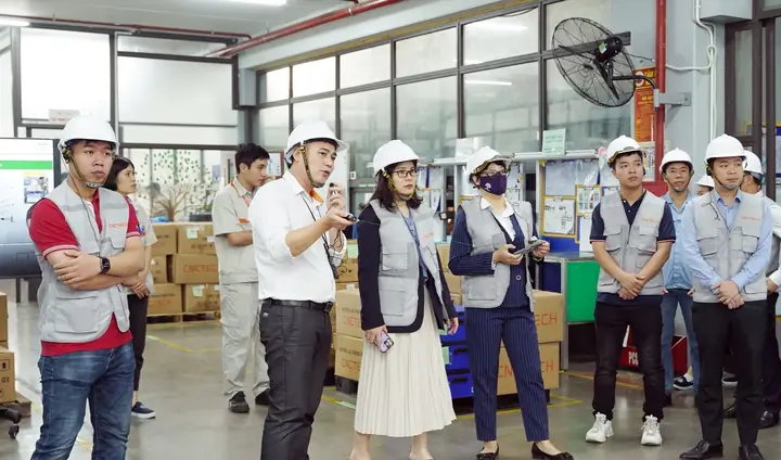 Công Nhân Toyota: Những Người Hùng Thầm Lặng Đằng Sau Thành Công Của Ô Tô Nhật Bản Công Nhân Toyota: Những Người Hùng Thầm Lặng Đằng Sau Thành Công Của Ô Tô Nhật Bản