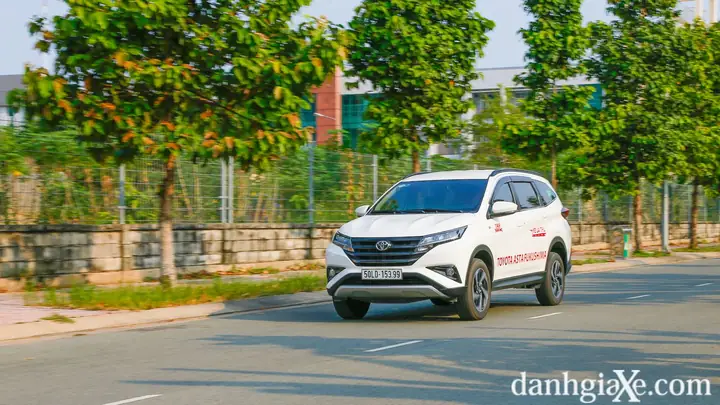 Đánh Giá Xe Toyota Rush 2024: Đánh Giá Toàn Diện Từ Thiết Kế, Động Cơ, An Toàn Đến Giá Thành Đánh Giá Xe Toyota Rush 2024: Đánh Giá Toàn Diện Từ Thiết Kế, Động Cơ, An Toàn Đến Giá Thành