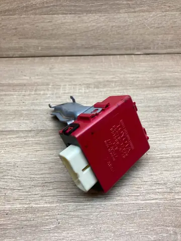 Denso Toyota Alarm: Hệ Thống Báo Động Thông Minh Cho Xe Ô Tô Hiện Đại Denso Toyota Alarm: Hệ Thống Báo Động Thông Minh Cho Xe Ô Tô Hiện Đại