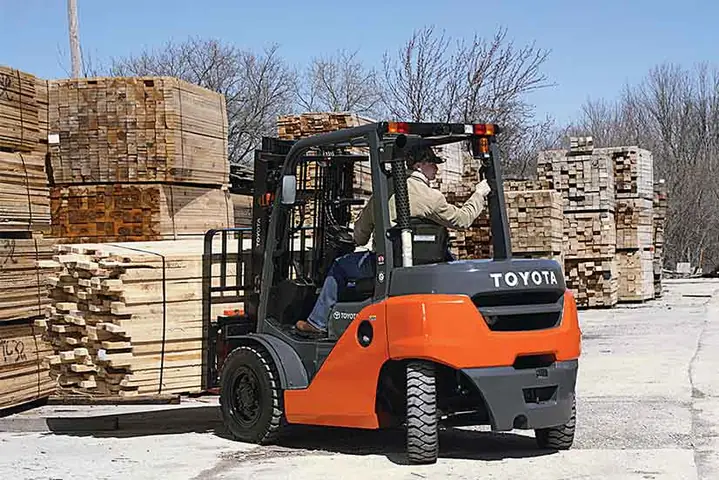 Chi Tiết Về Xe Nâng Hàng Toyota Forklift: Tất Cả Những Điều Bạn Cần Biết