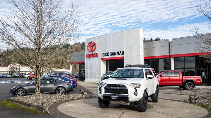 Dick Hannah Và Toyota: Hành Trình Đổi Mới Trong Ngành Ô Tô Dick Hannah Và Toyota: Hành Trình Đổi Mới Trong Ngành Ô Tô