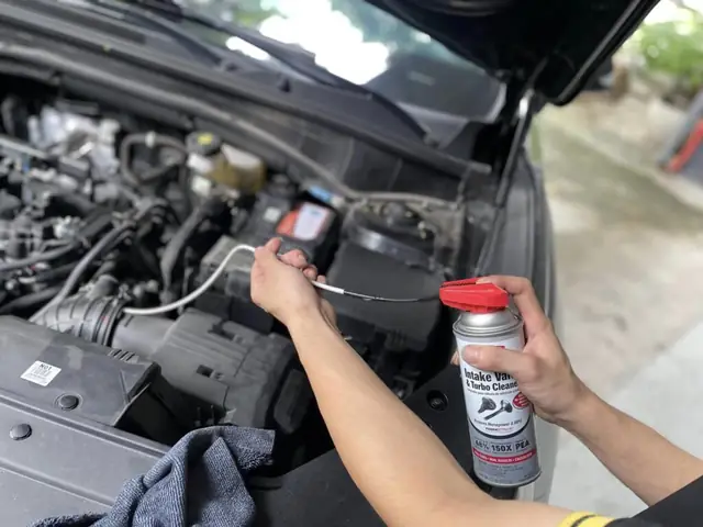Dung Dịch Làm Sạch Động Cơ Mazda Clean: Giải Pháp Toàn Diện Cho Xe Của Bạn