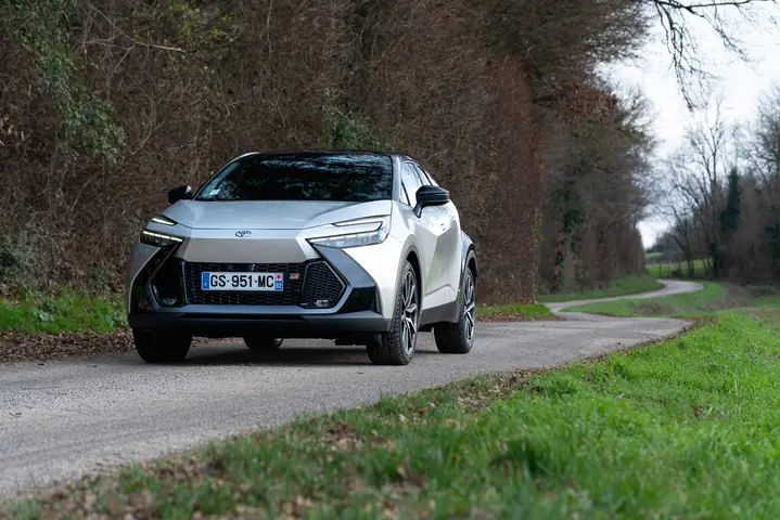 Essai Toyota Chr: Đánh Giá Toàn Diện Từ Thiết Kế Đến Trải Nghiệm Lái