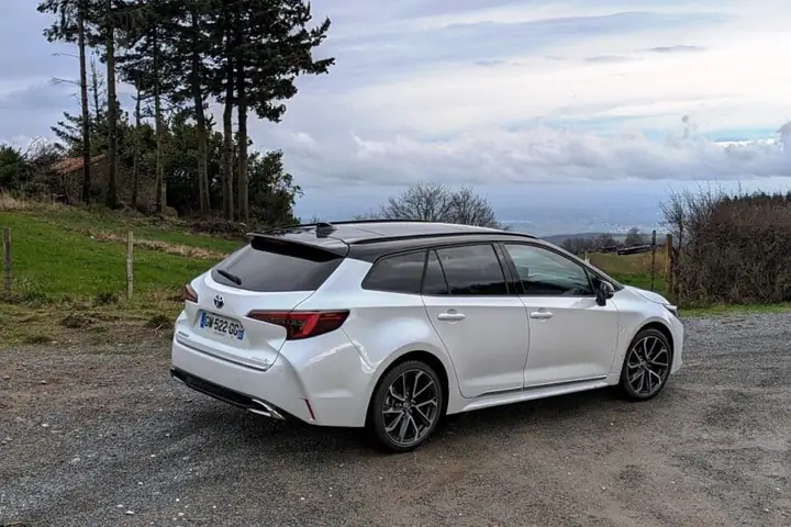 Essai Toyota Tourer: Đánh Giá Toàn Diện Về Độ Thông Thái, Hiệu Suất Và Trải Nghiệm Lái Xe Essai Toyota Tourer: Đánh Giá Toàn Diện Về Độ Thông Thái, Hiệu Suất Và Trải Nghiệm Lái Xe